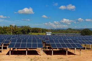 cellules solaires sur un grand champ photo