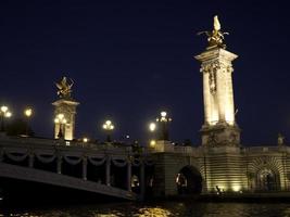 paris en france la nuit photo