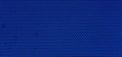 acier bleu avec grilles lisses à trou noir pour le fond, surface de grille de protection. photo