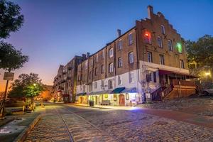 boutiques et restaurants à River Street dans le centre-ville de Savannah en Géorgie photo