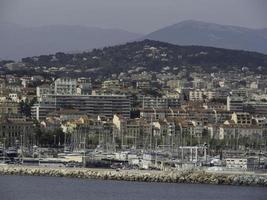 la ville de cannes en france photo