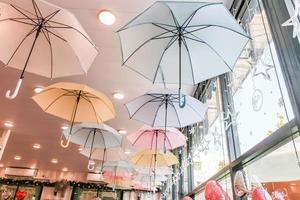 Libre ombelle colorée décorer dans le restaurant photo