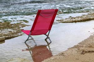 chaise sur la mer méditerranée photo