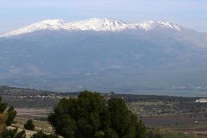 le mont hermon est situé à la frontière d'israël, de la syrie et du liban photo