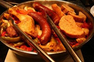 snack se tient sur la table du restaurant photo