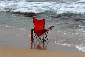 chaise sur la mer méditerranée photo