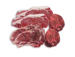 viande crue manger grill, steak, barbecue, herbes, épices isolé sur fond blanc photo