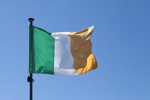 drapeau de l'irlande en agitant photo