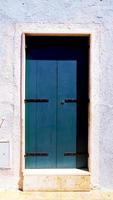 vieille porte maison à burano photo