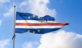 drapeau de cabo verde - drapeau en tissu ondulant réaliste. photo