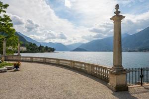 lac de côme vu de bellagio photo