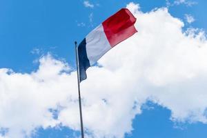 drapeau français flottant au vent photo