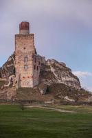 olsztyn, pologne - mai 2022 - vue aérienne des ruines du château d'olsztyn photo