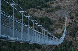 le plus long pont tibétain d'europe, 600 mètres de long et 200 mètres de haut dans la paroisse de canillo en andorre photo