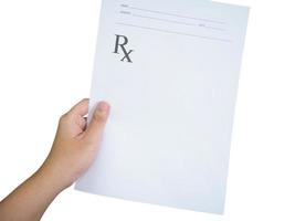 Pharmacien holding prescription isolé sur fond blanc photo