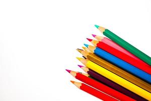 crayons de couleur pour les étudiants à utiliser à l'école ou au travail photo