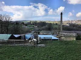 une vue de la ville de haworth dans le yorkshire photo