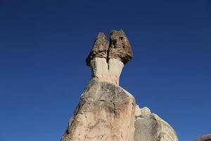 Formations rocheuses dans la vallée des moines de Pasabag, Cappadoce, Nevsehir, Turquie photo