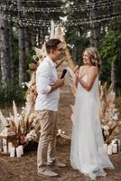 cérémonie de mariage du mariage d'un gars et d'une fille photo