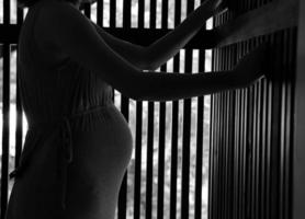 femme enceinte en prison photo