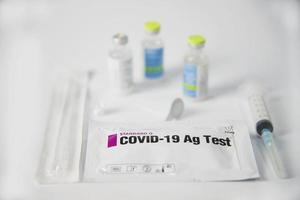 test rapide d'antigène covid -19 kit de test auto-repid photo