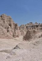 Notch Trail dans le parc national des badlands avec des formations rocheuses photo