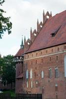 façade latérale du château de malbork. bel immeuble, pas de monde. Pologne photo