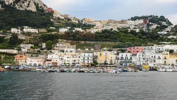 vue générale de l'île de capri à naples, italie photo