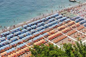 plage de positano sur la côte amalfitaine, naples, italie photo