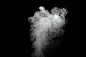 poudre abstraite ou effet de fumée isolé sur fond noir photo