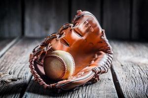 baseball dans un gant de cuir