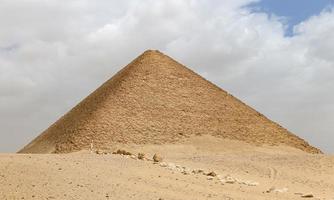 pyramide rouge de dahchour au caire, egypte photo