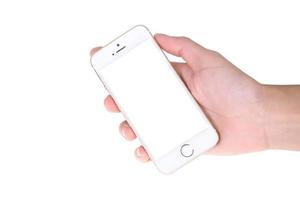 main de femme montrant un téléphone intelligent vierge avec des écrans isolés s'affichent sur fond blanc photo