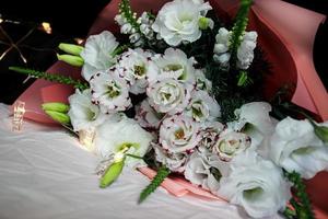 bouquet de fleurs blanc festif photo