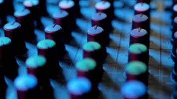 un focus sur une table de mixage photo