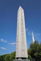 obélisque de théodose dans la ville d'istanbul photo