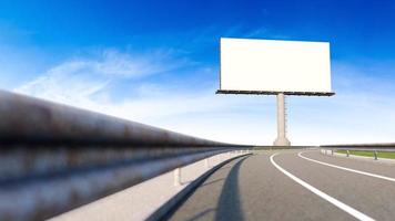 image maquette du panneau d'affichage de rendu 3d à côté de l'autoroute. photo