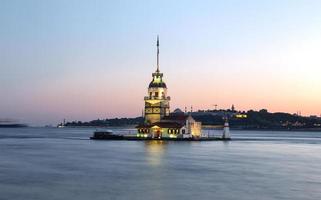 tour de la jeune fille à istanbul, turquie photo