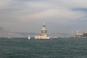 tour de la jeune fille à istanbul, turquie photo