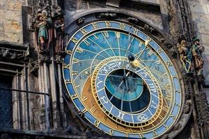 horloge astronomique de prague (orloj) dans la vieille ville de prague photo