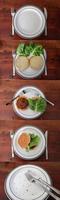 Chronologie de la composition de la cuisine maison d'un burger grillé avec tomates et salade sur une assiette photo