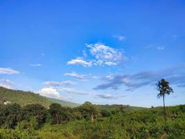 khasi hills est une formation de montagne basse sur le plateau de shillong dans l'état de meghalaya en inde photo