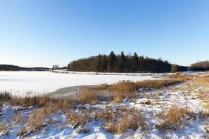 lac couvert de glace photo