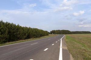 route goudronnée, forêt photo