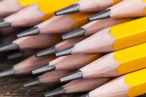 crayon en bois jaune ordinaire photo