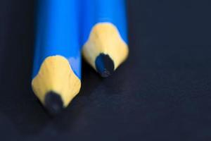 crayon en bois jaune ordinaire photo