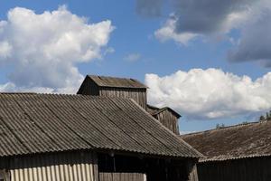 ancien bâtiment en bois de grande hauteur, gros plan photo