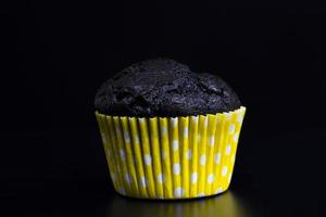 gros plan de cupcake noir inhabituel photo