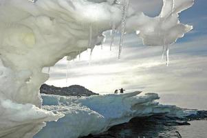 sculpture de glace, cap denison, baie du Commonwealth, antarctique photo
