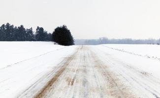 route en hiver, route droite photo